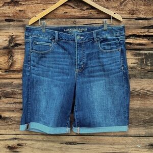 AMERICAN EAGLE | NWT Low Rise Skinny Bermuda Denim Shorts 18